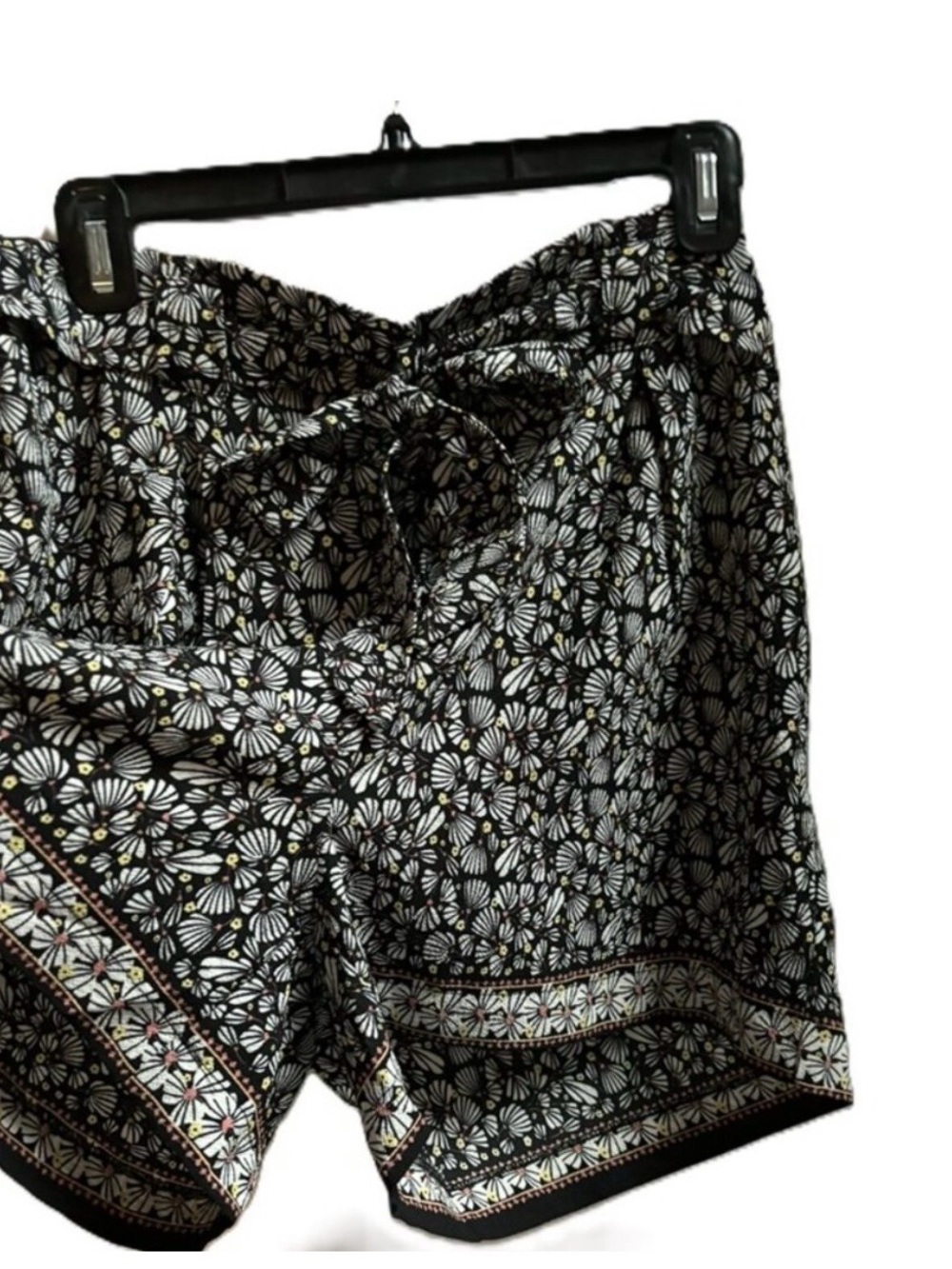 Max Studio Black White Floral Daisy High Rise Self Belted Shorts Size XL